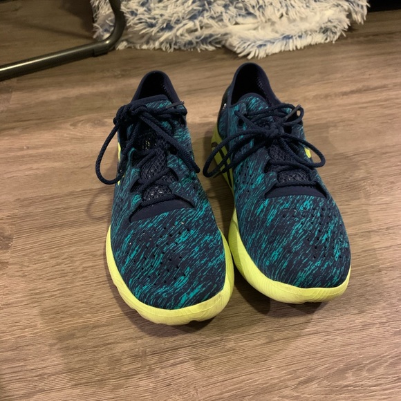 Under Armour Running shoes - Picture 2 of 5